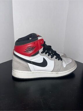 Nike Air Jordan Retro 1 High OG "Light Smoke Grey" Sneakers